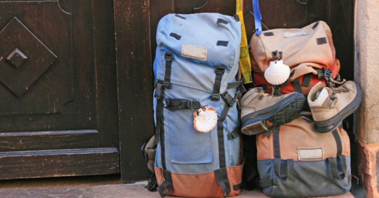 Los objetos y enseres que no deben faltar en tu mochila durante el Camino de Santiago